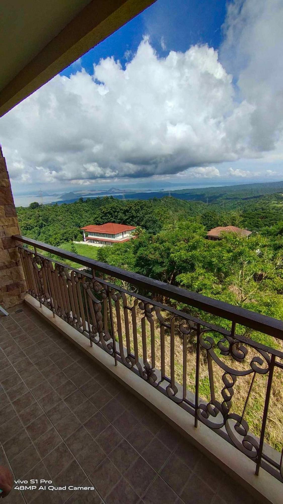Splendido Tagagtay Taal Lake Staycation Free Parking Netflix No Free Pool 따가이따이 외부 사진