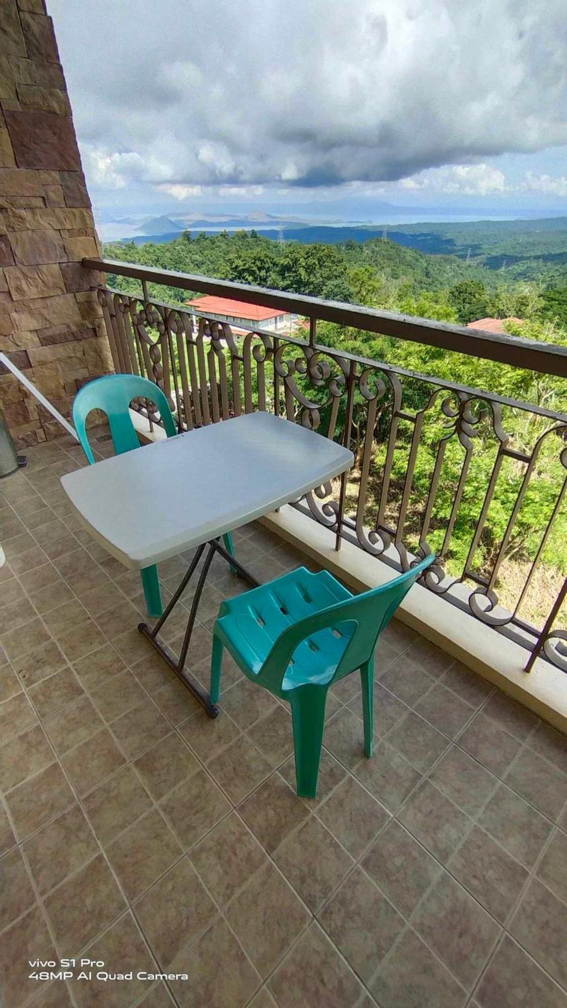 Splendido Tagagtay Taal Lake Staycation Free Parking Netflix No Free Pool 따가이따이 외부 사진