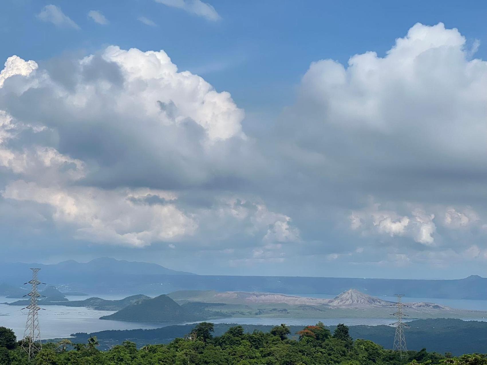 Splendido Tagagtay Taal Lake Staycation Free Parking Netflix No Free Pool 따가이따이 외부 사진