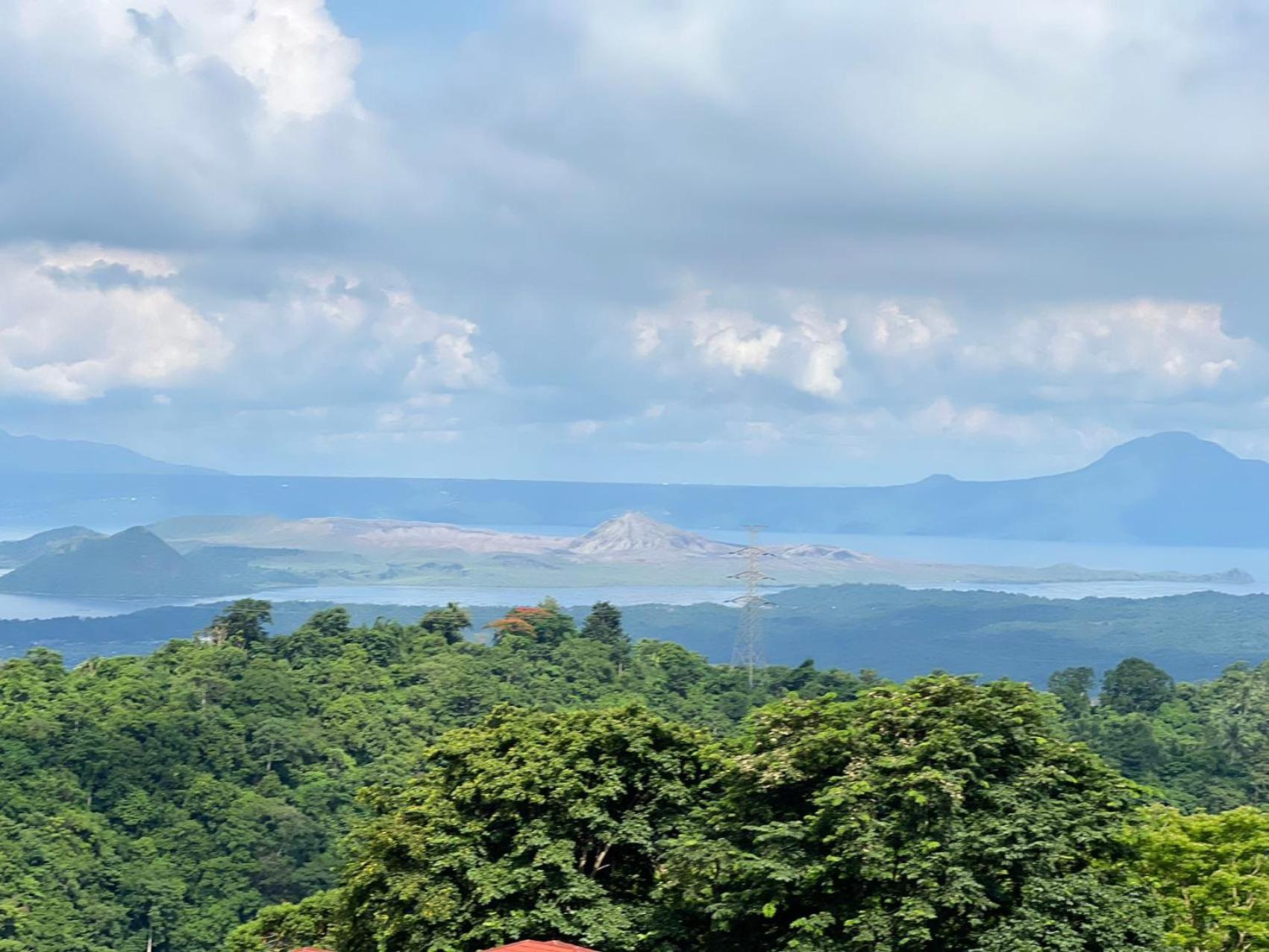 Splendido Tagagtay Taal Lake Staycation Free Parking Netflix No Free Pool 따가이따이 외부 사진
