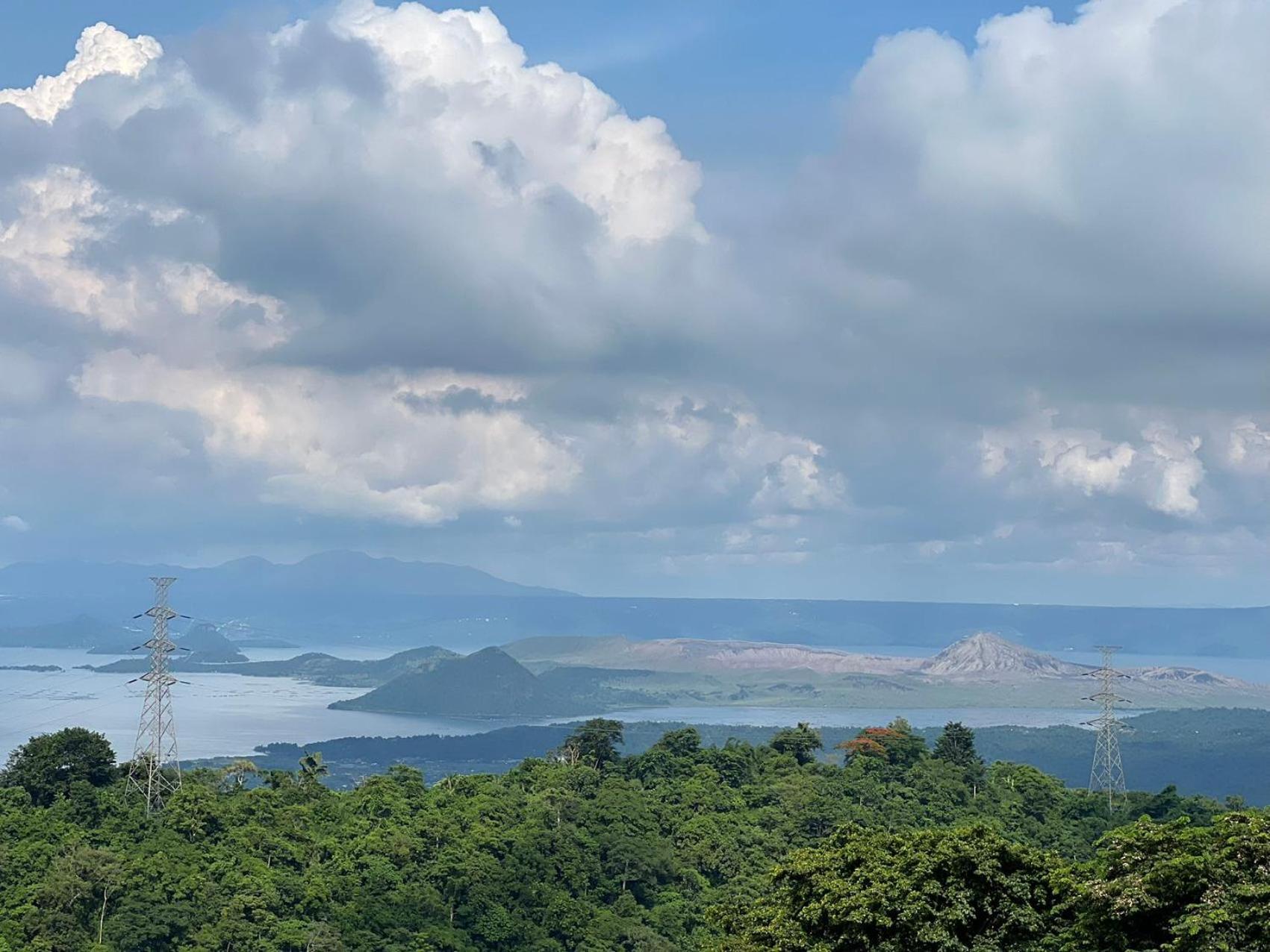 Splendido Tagagtay Taal Lake Staycation Free Parking Netflix No Free Pool 따가이따이 외부 사진