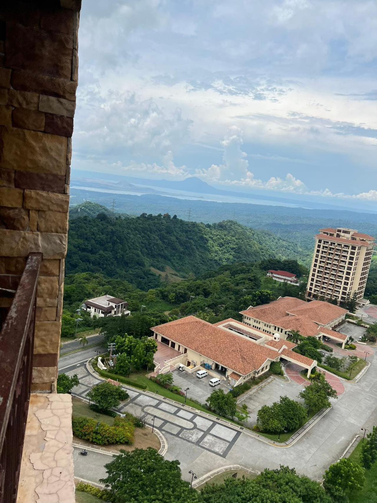 Splendido Tagagtay Taal Lake Staycation Free Parking Netflix No Free Pool 따가이따이 외부 사진