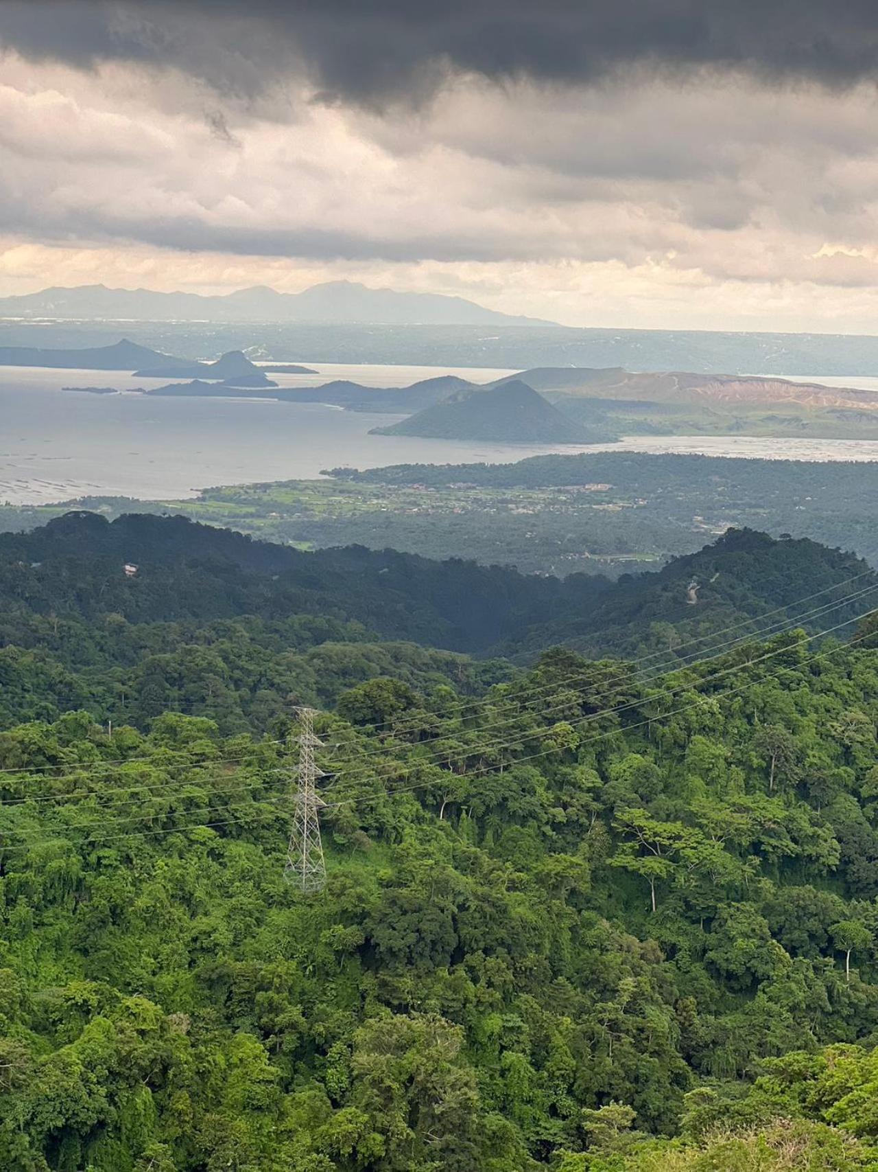Splendido Tagagtay Taal Lake Staycation Free Parking Netflix No Free Pool 따가이따이 외부 사진