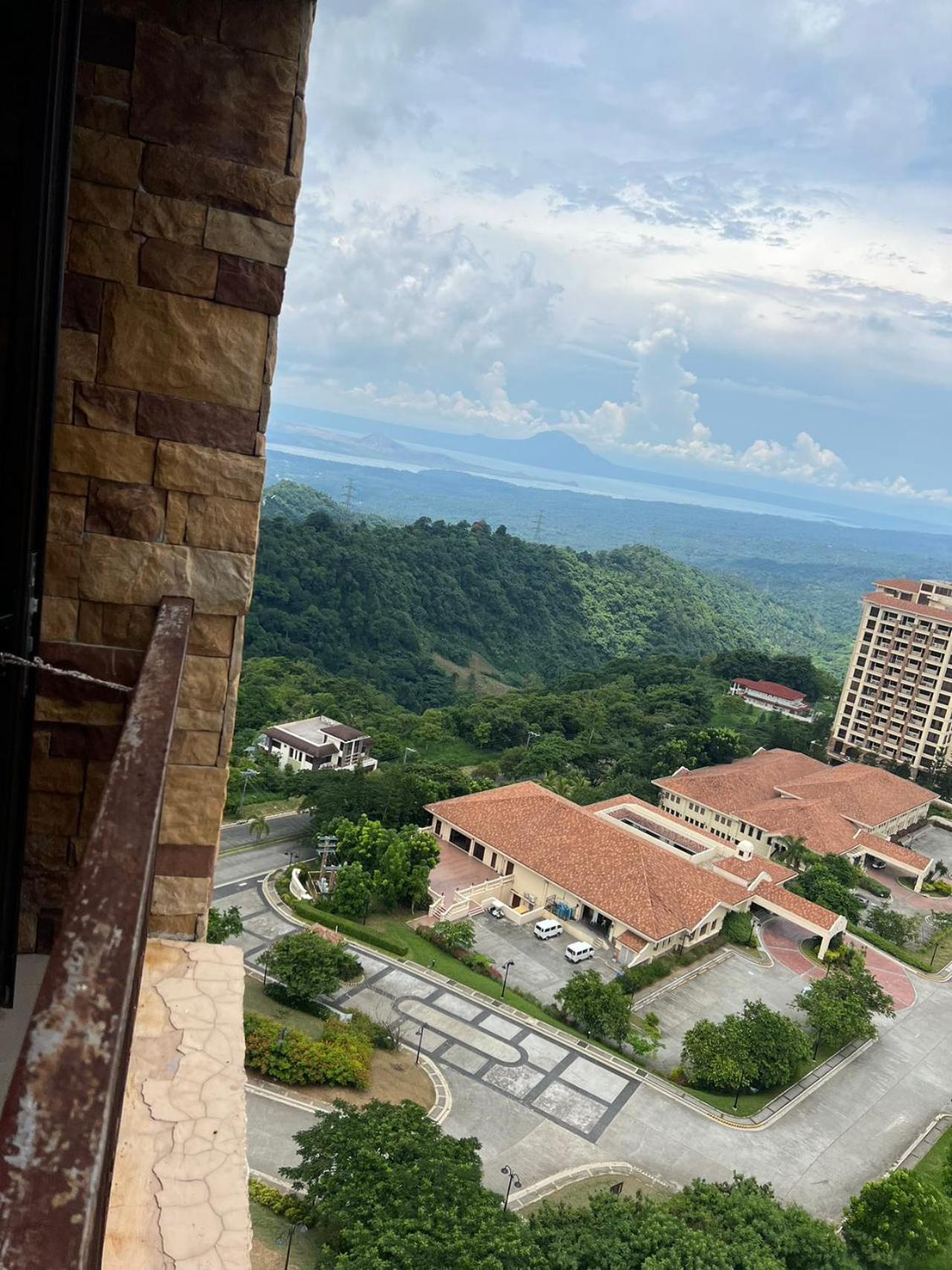 Splendido Tagagtay Taal Lake Staycation Free Parking Netflix No Free Pool 따가이따이 외부 사진