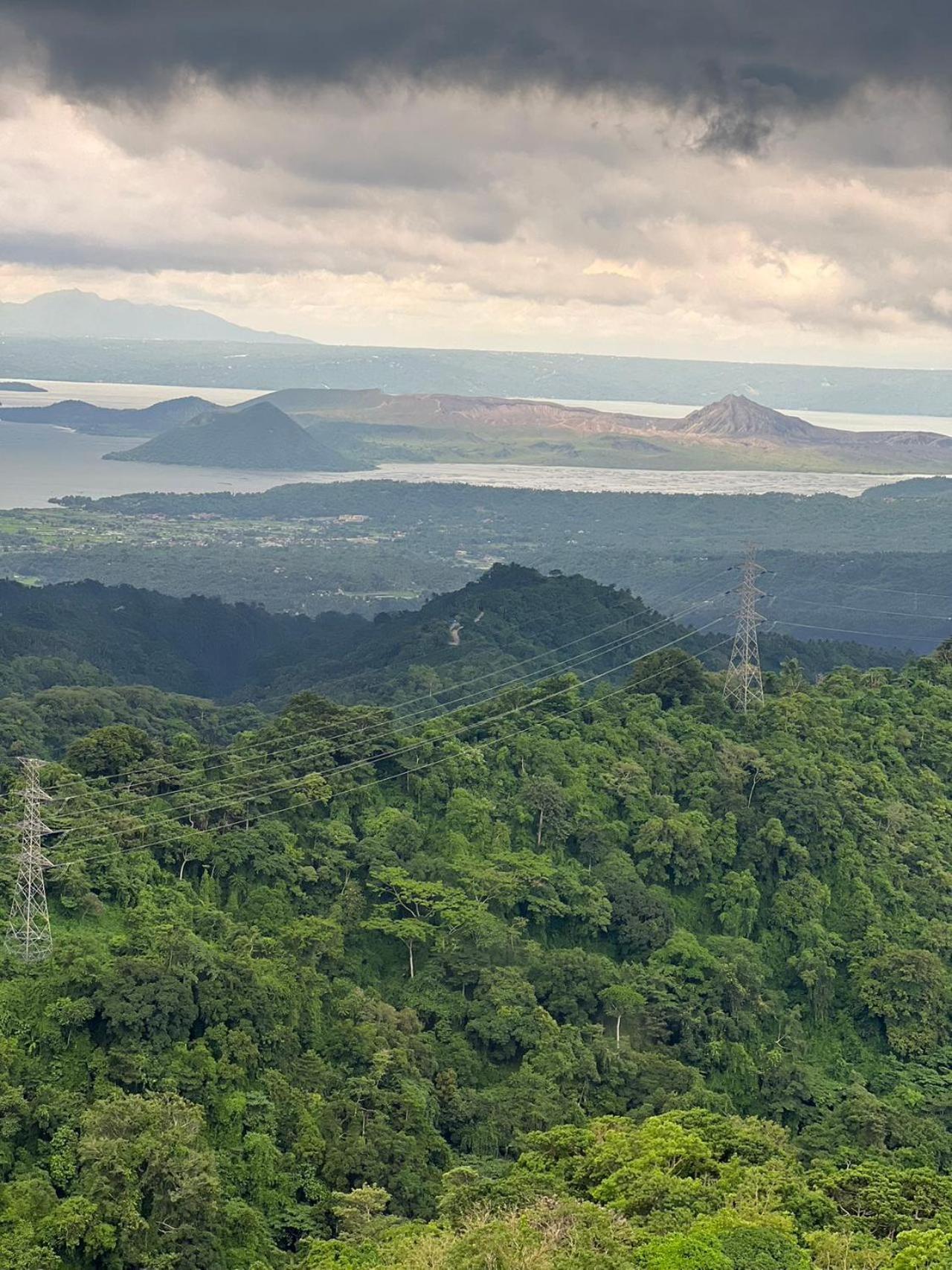 Splendido Tagagtay Taal Lake Staycation Free Parking Netflix No Free Pool 따가이따이 외부 사진